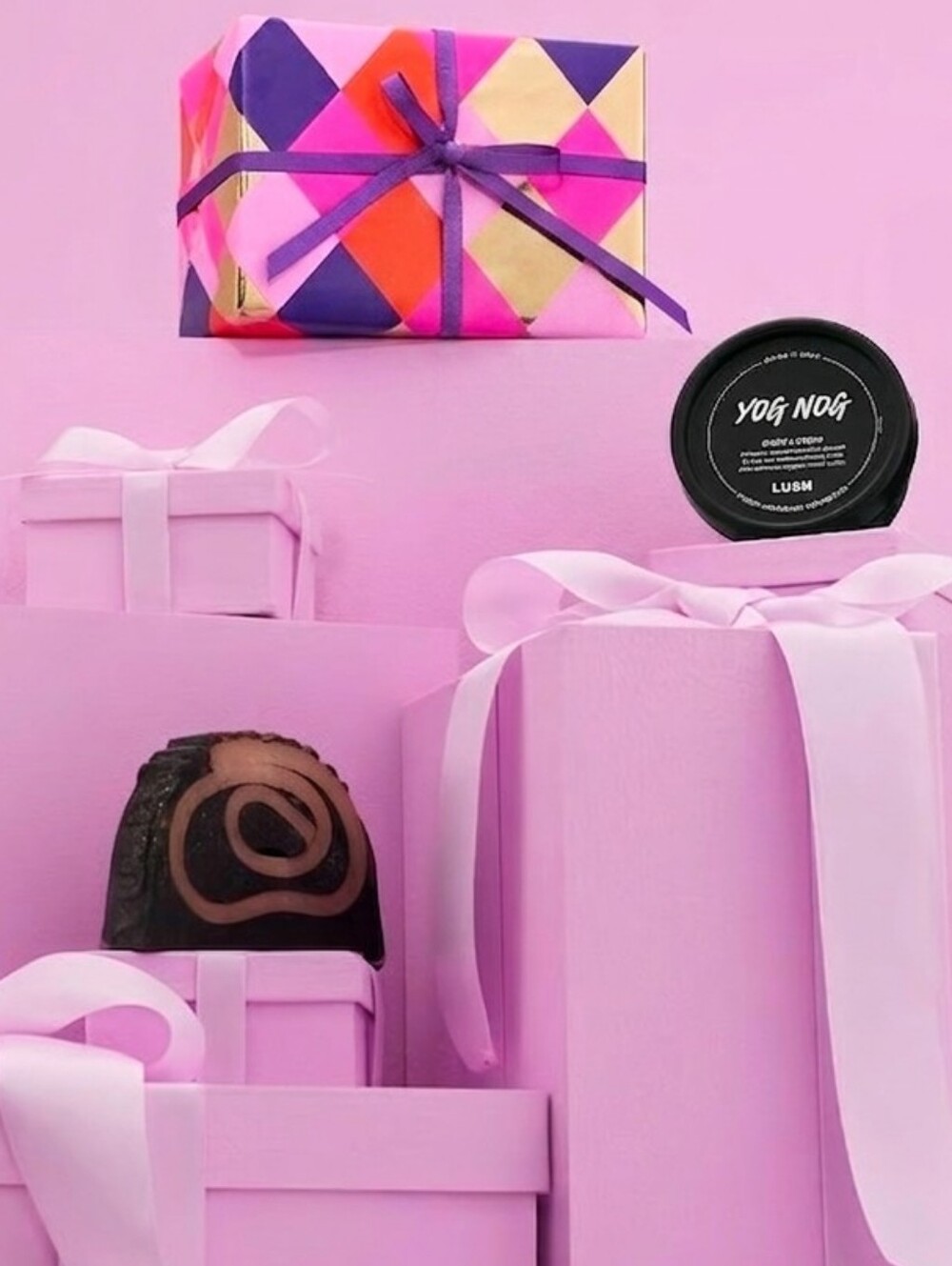 LUSH Yule Love This Gift Set - Yule Log Soap & Yog Nog Body Lotion
